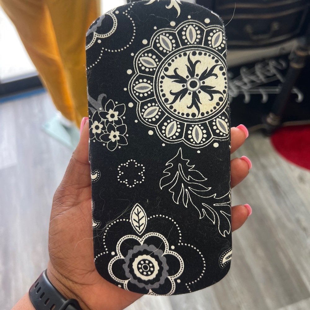 Stylish Thirty-One Black and White Floral Wallet